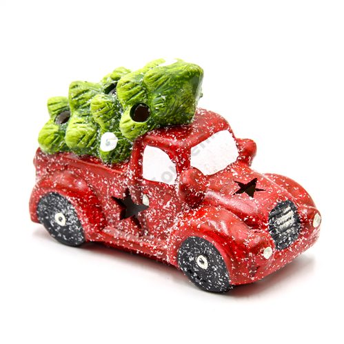 Piros kocsi zöld fenyővel